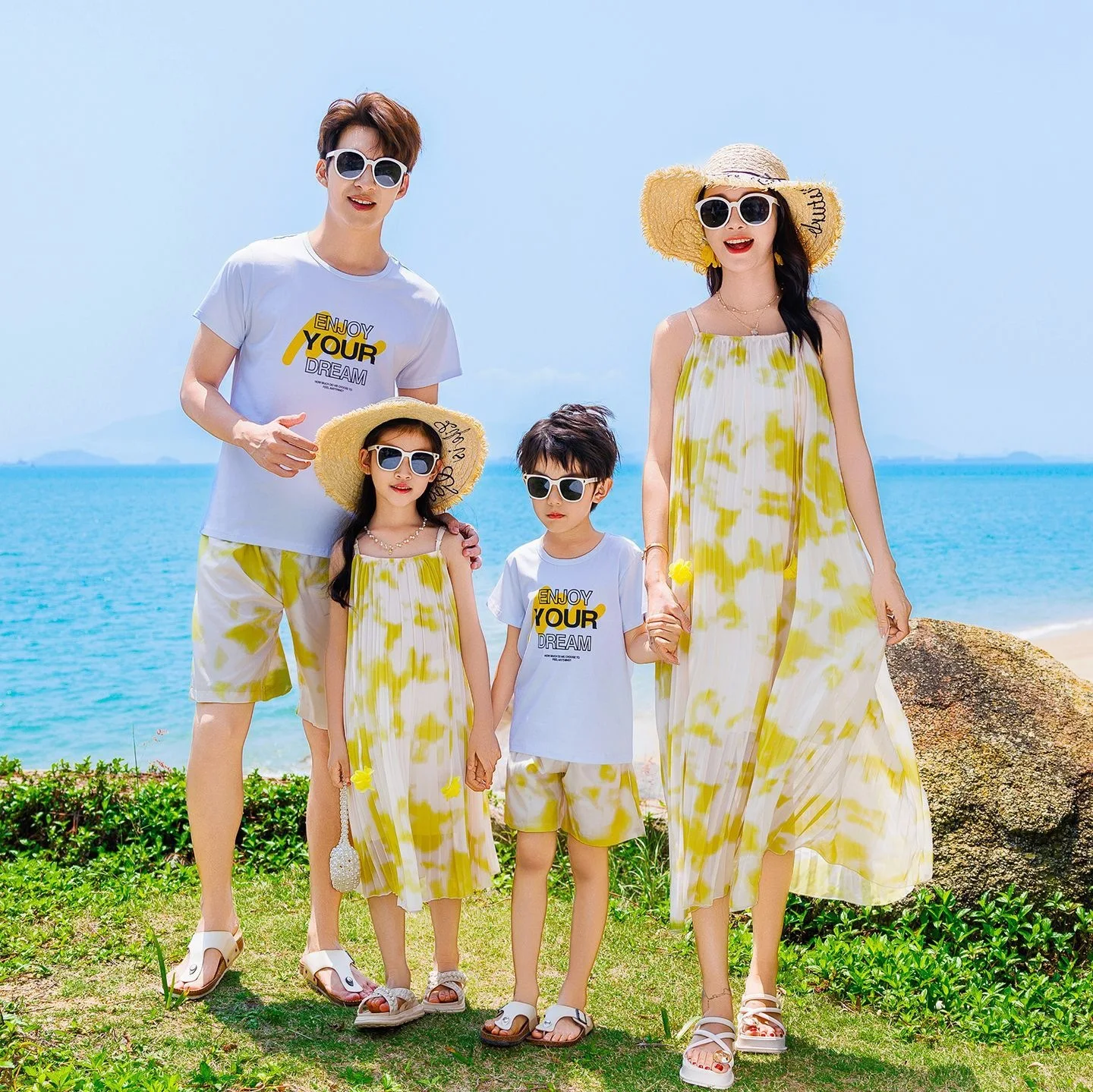 

Family Matching Outfit Set Yellow Tie-Dye Maxi Dress & T-Shirt Shorts Set Casual Beach Vacation Outfits for Mom Dad and Kids