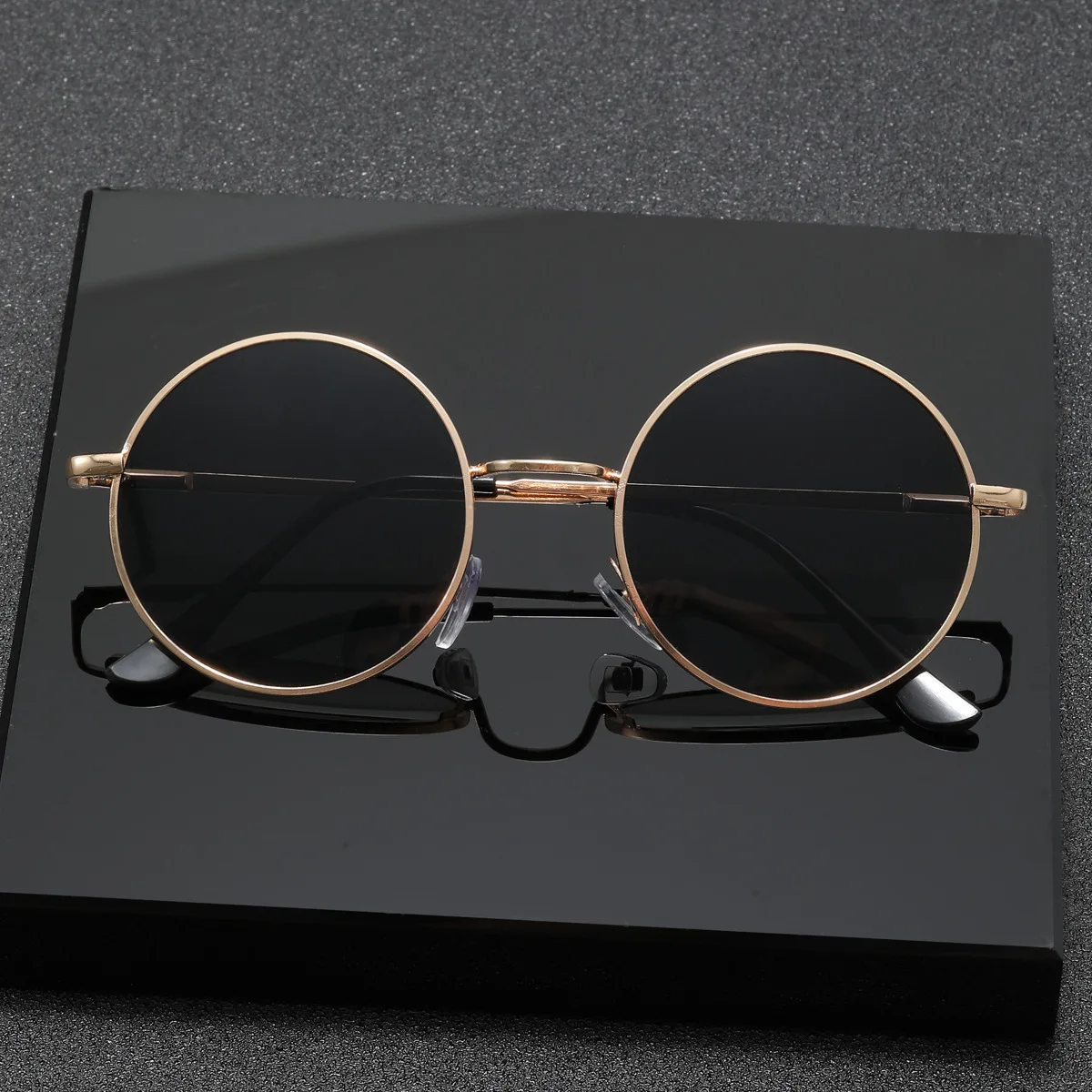 New Small Round Women Sunglasses Trendy Luxury Design Metal Frame Shades UV400 Eyewear for Man Classic Vintage Sun Glasses image 2