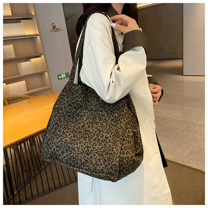 Canvas Large Capacity 2025 Hot Selling Tote Bag Leopard Print Zipper Trendy Fashion Handbag Soft Versatile Popular Shoulder Bag