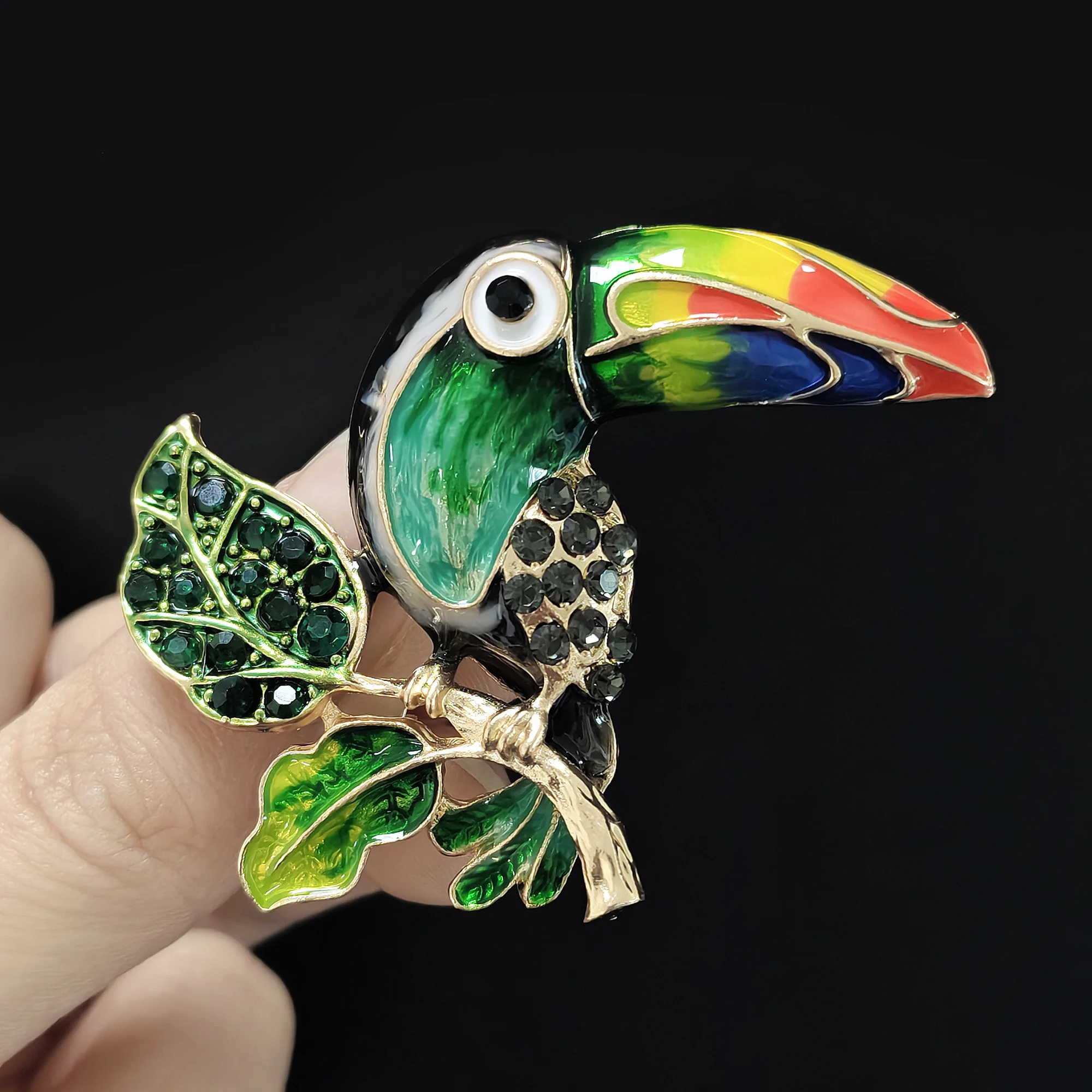 Beaut&Berry Trendy Rhinestone Toucan Brooches for Women Unisex Animal Pins Casual Party Jewelry Accessories Gifts Decoration