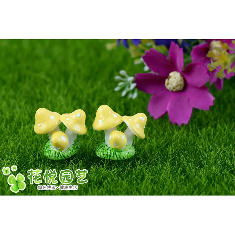 4 Pcs/lot Mini Small Mushroom 4 Color Small Ornaments Three Mushrooms Fairy Decor Home Decor Miniature Garden