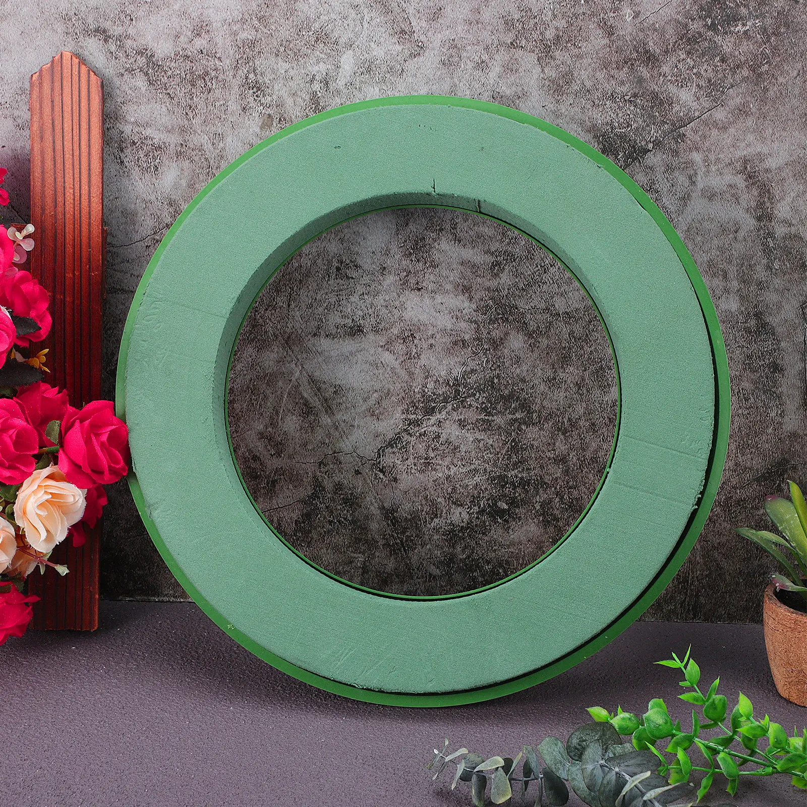 

2Pcs Suction Cup Floral Foam Wreath Green Wet Foam Ring for Wedding Car Hood Florist Decoration DIY Flower Arrangement Base
