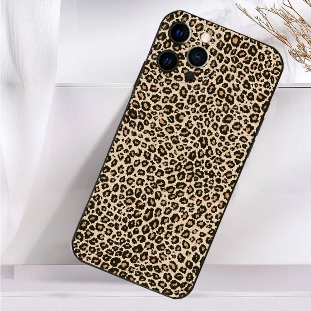 รูปแบบศิลปะเสือดาวพิมพ์เคสโทรศัพท์สําหรับiPhone 16,15,14,13,12,11 Plus, Pro Max,XS,X,X,XR,SE,Mini,8,7 ซิลิโคนนุ่มปกสีดํา