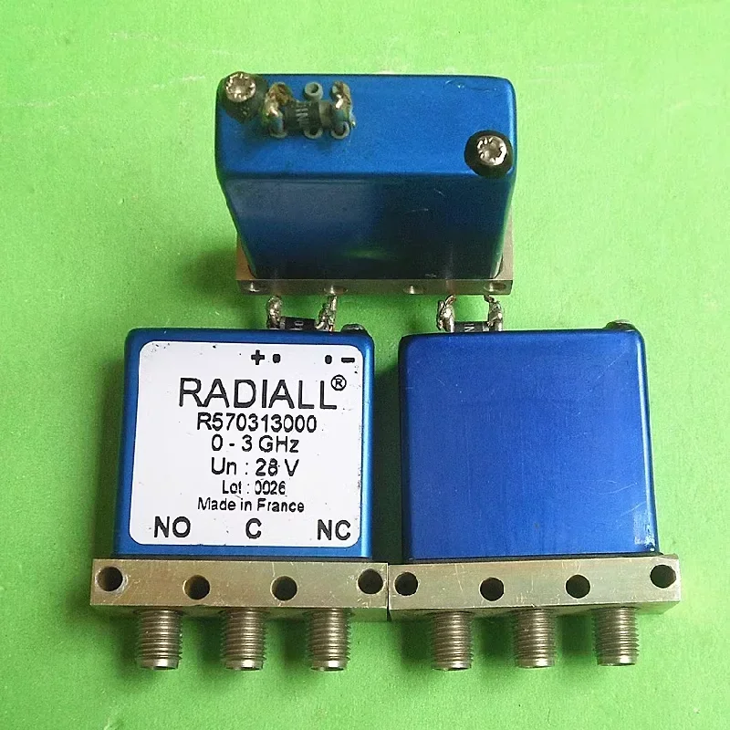 RADIALL R570313000 3GHz 28V RF SMA RF Coaxial SPDT Switch