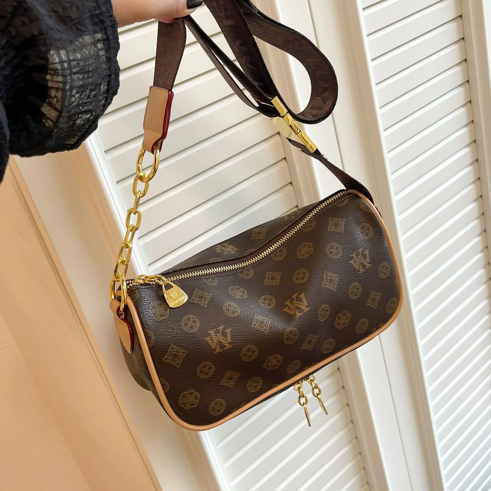 

Classic Luxury Handbag High Quality 2025 Designer New Fashion Color Block Crescent Moon Bag Large Capacity