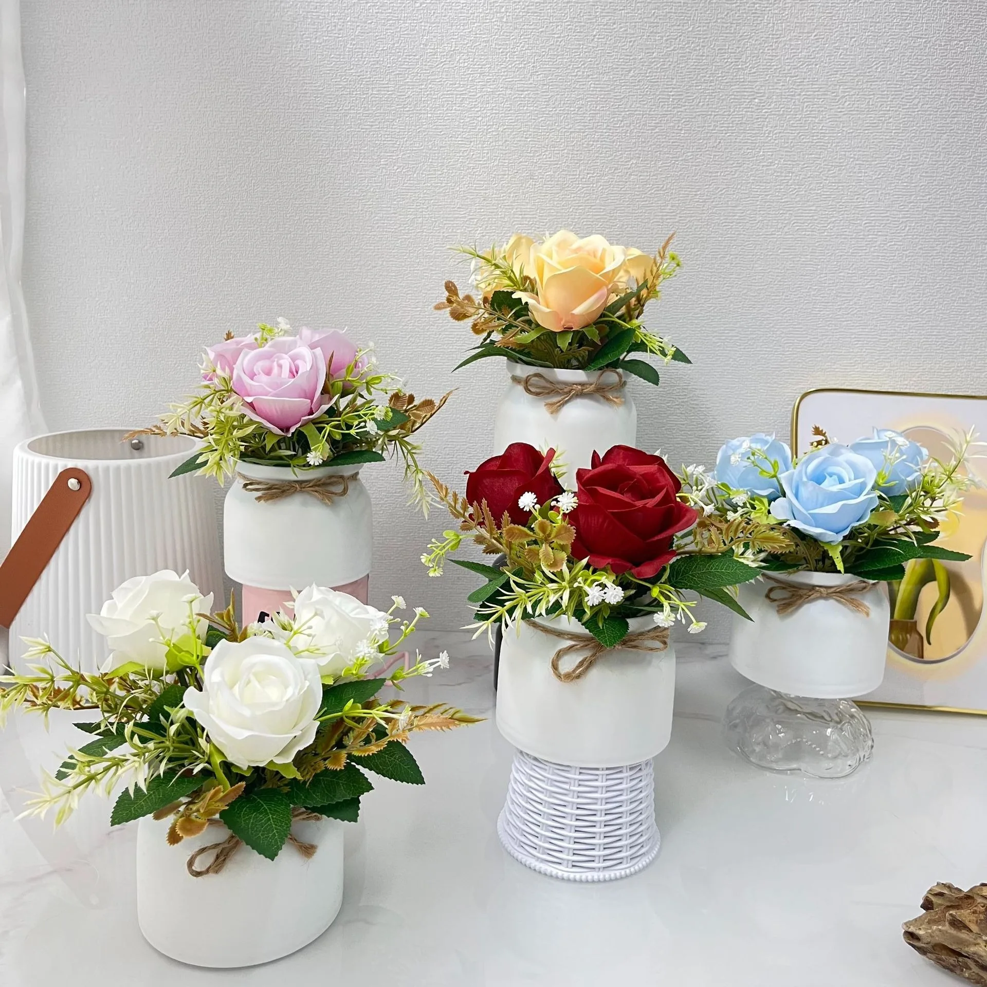 3 künstliche Rosen, Topfpflanzen, Hochzeitsfotos, Fotografie, Dekoration, künstliche Blumen, Außenhof, Balkon