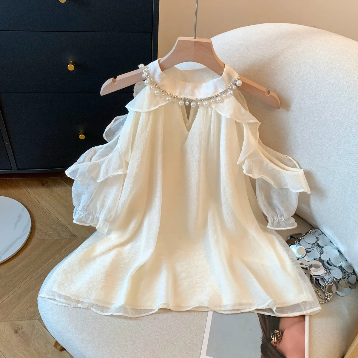 

Elegant Pearl Decorated Chiffon Top Women's Spring Summer Sexy Shoulder Bared Super Fairy Tale Mid-Length Strapless Blouse