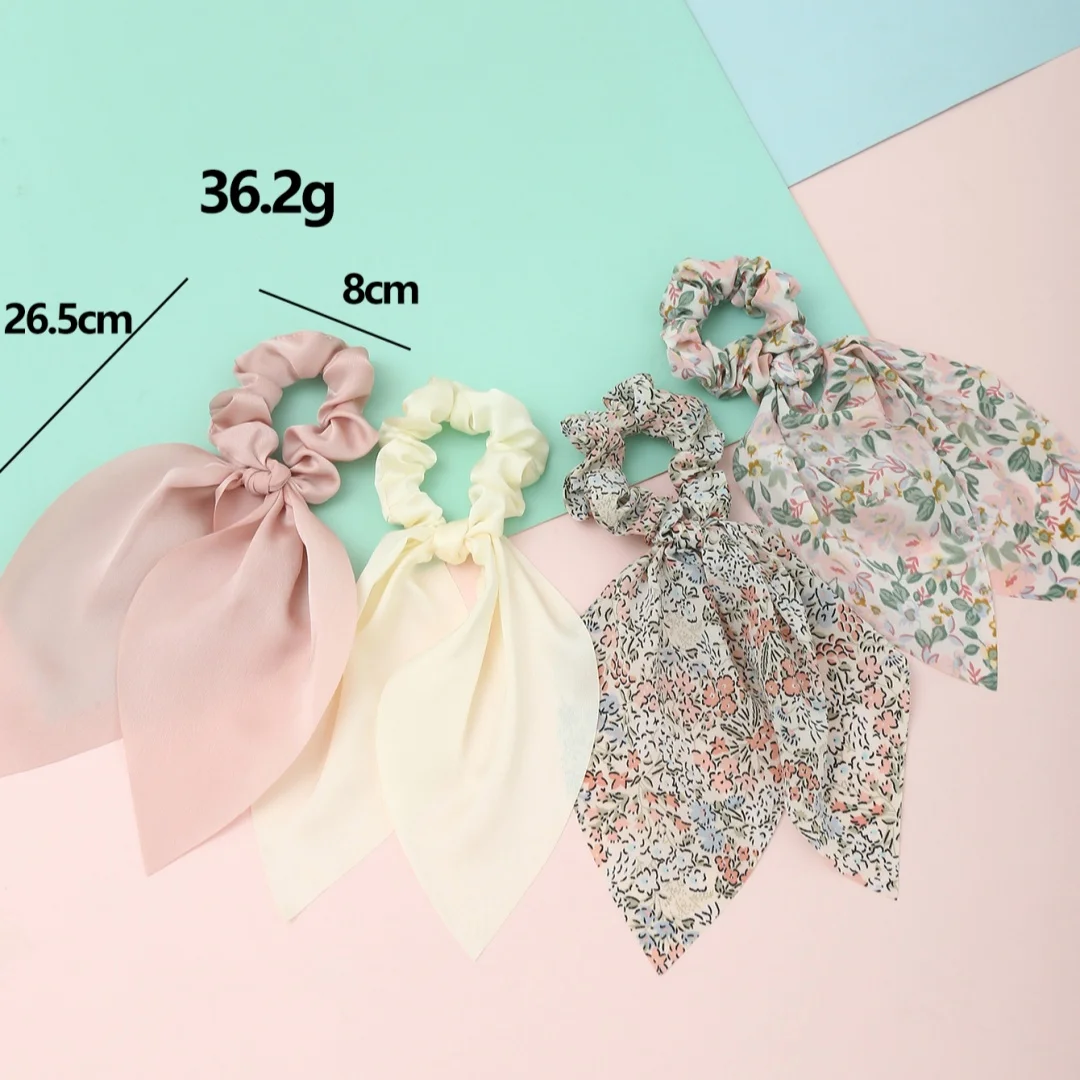 Fotografia 5: Conjunto de 4 Scrunchies Florais Vintage com Fita Fluida – Elástico Macio para Coques Desgrenhados e Penteados Apanhados.