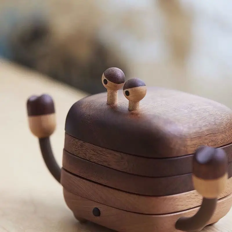 Small crab coaster cute solid wood coaster household wooden tea tray thermal insulation pad creative log desktop ornament gift