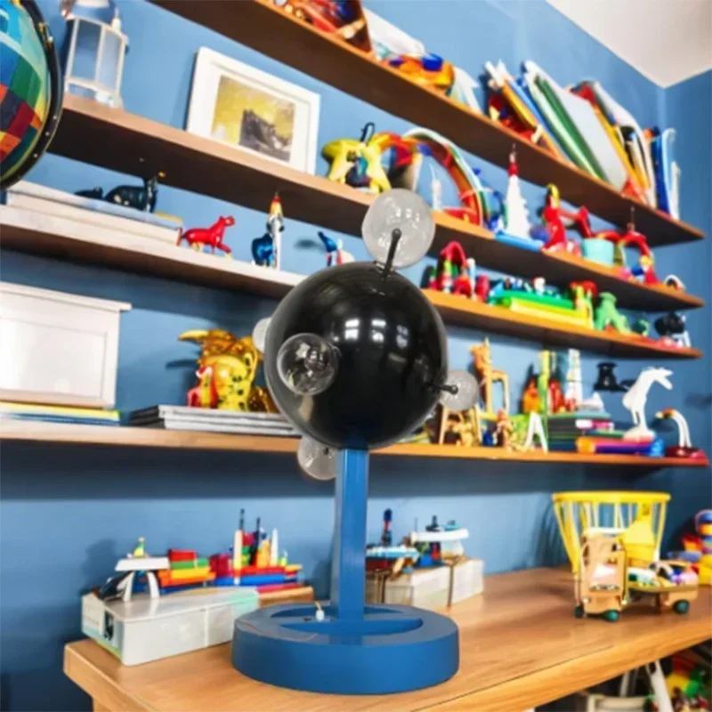 The manufacturer's new vertical lightning ball is used as a game prop for children's toys