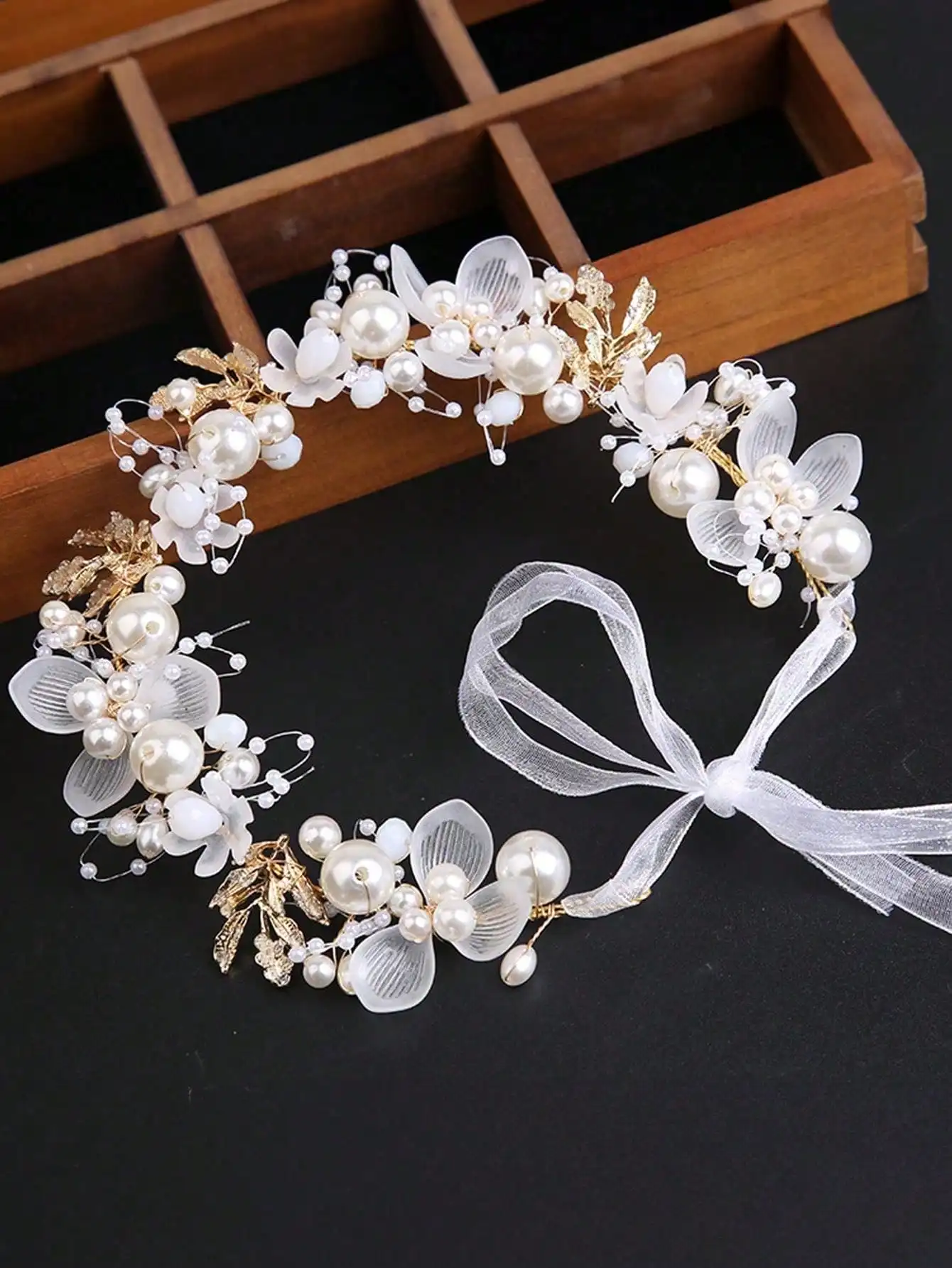 

1pc Girls Golden Leaves Delicate European Style Wedding Flower Wreath, Pearl Headband Bride Crown Hair Accessories