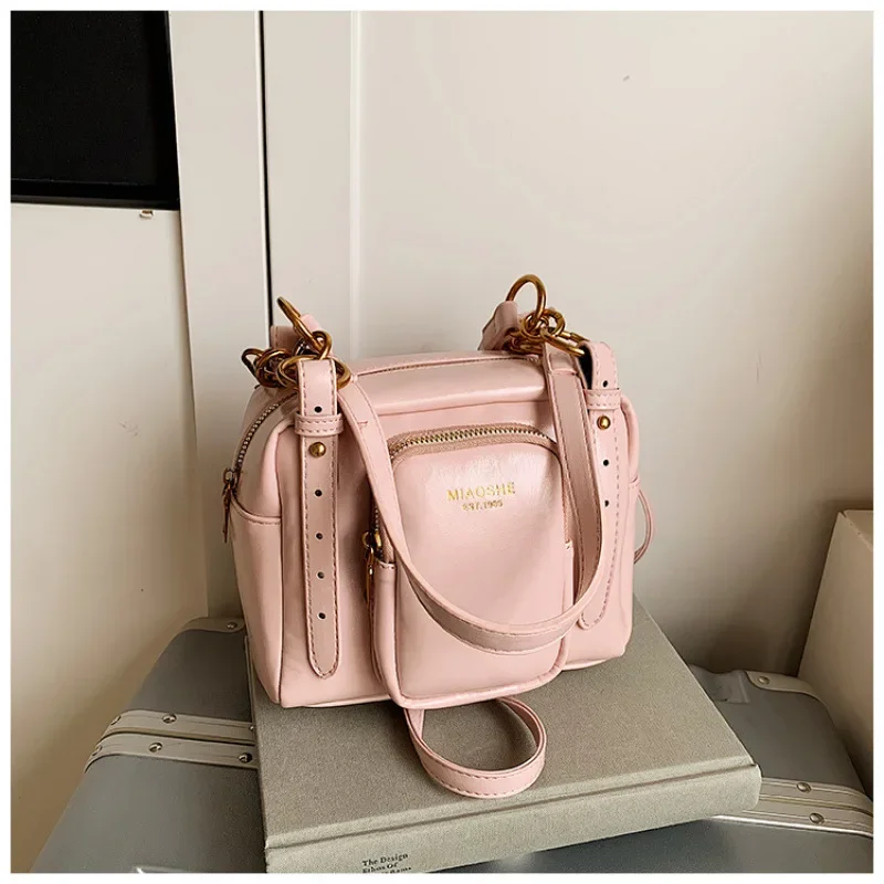 Elegante Leder-Einkaufstasche mit großem Fassungsvermögen, minimalistische Vintage-Umhängetasche, Designer-Buchstaben-Logo, stilvolle Pendler-Geldbörse