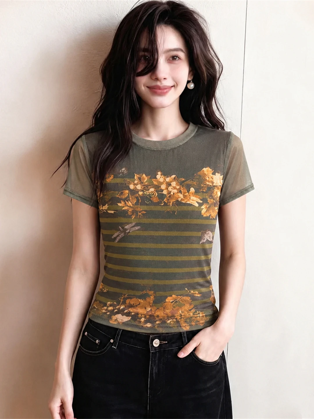 

Slimming round Neck Short Sleeve Printed T-Shirt Commute Korean Style Straight Cut Silk Women's Top Summer 2026 Fashion