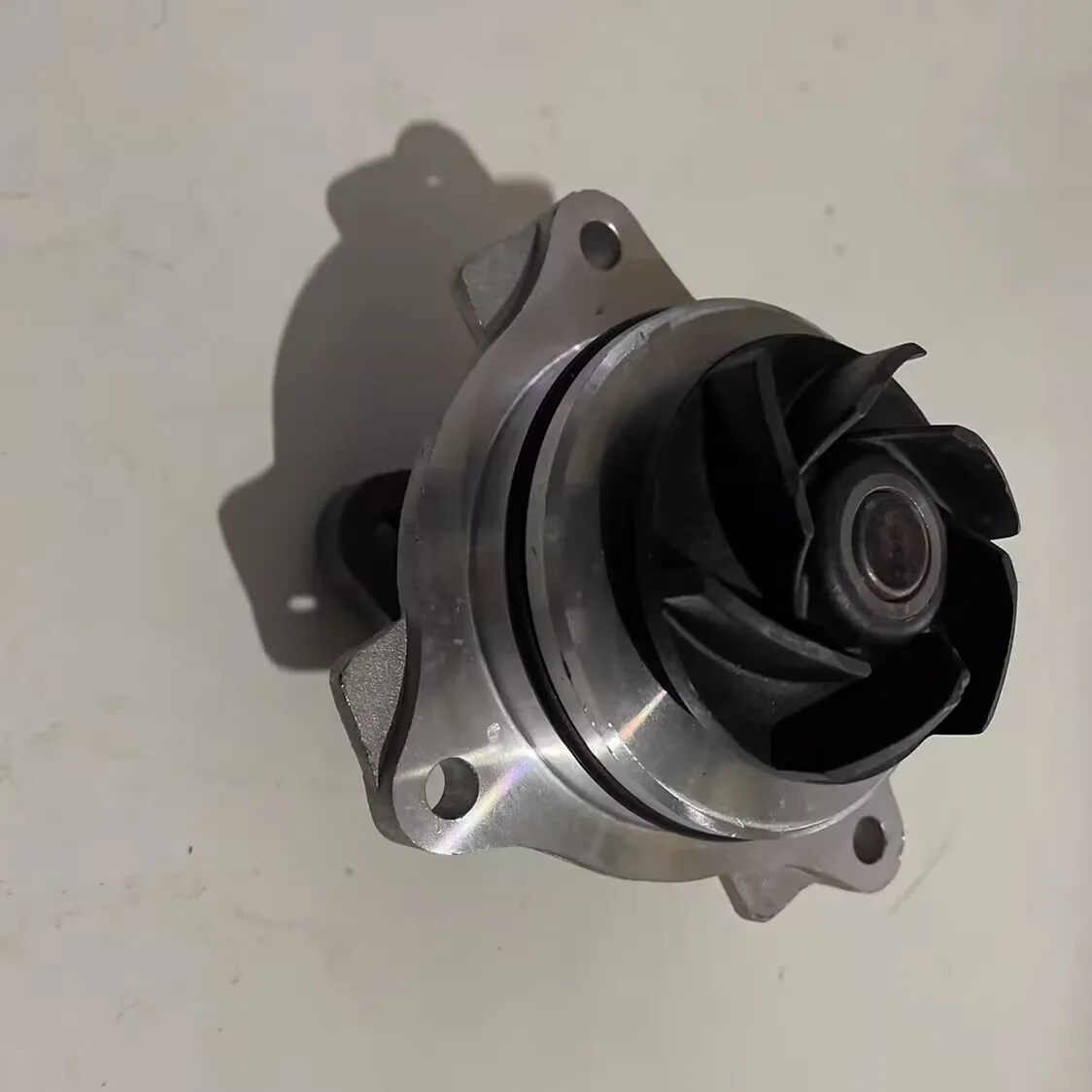 

Совершенно новый оригинальный водяной насос 10245065 для SAIC Roewe RX3 i5 i6 MG ZS