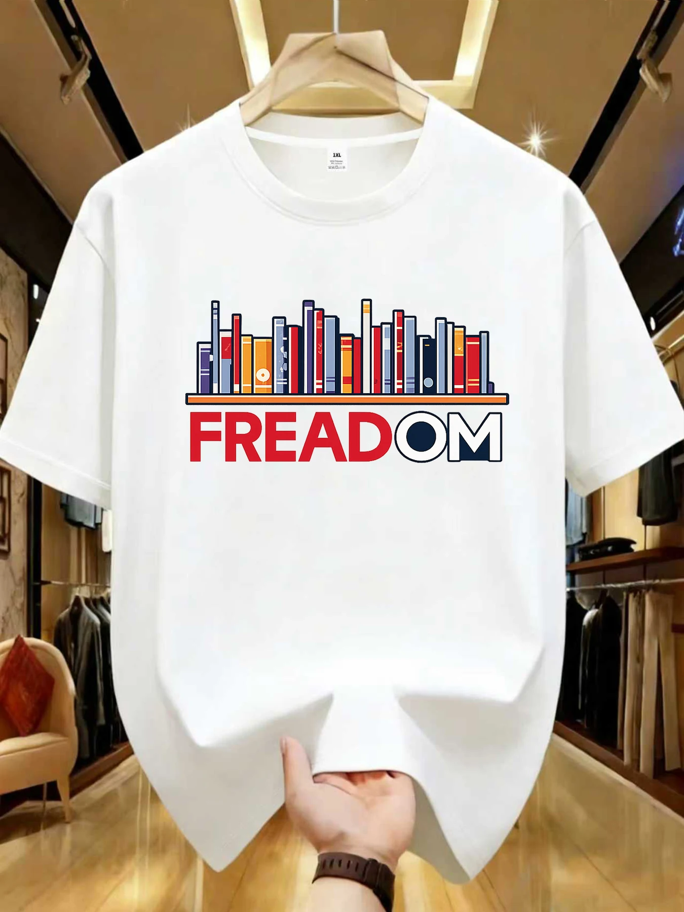 

【WDS01342】Женская футболка больших размеров с круглым вырезом и принтом в виде книг и букв, летняя повседневная футболка с короткими рукавами, универсальная, в уличном стиле