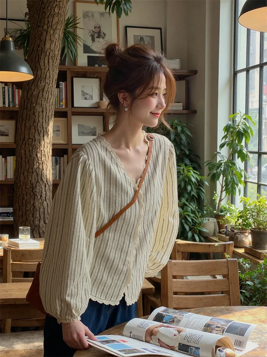 

Vintage Shirts Women Polka Dot Long Sleeve Button-up Blouse With Peter-pan Collar And Ruffle Details For French Chic Workwear