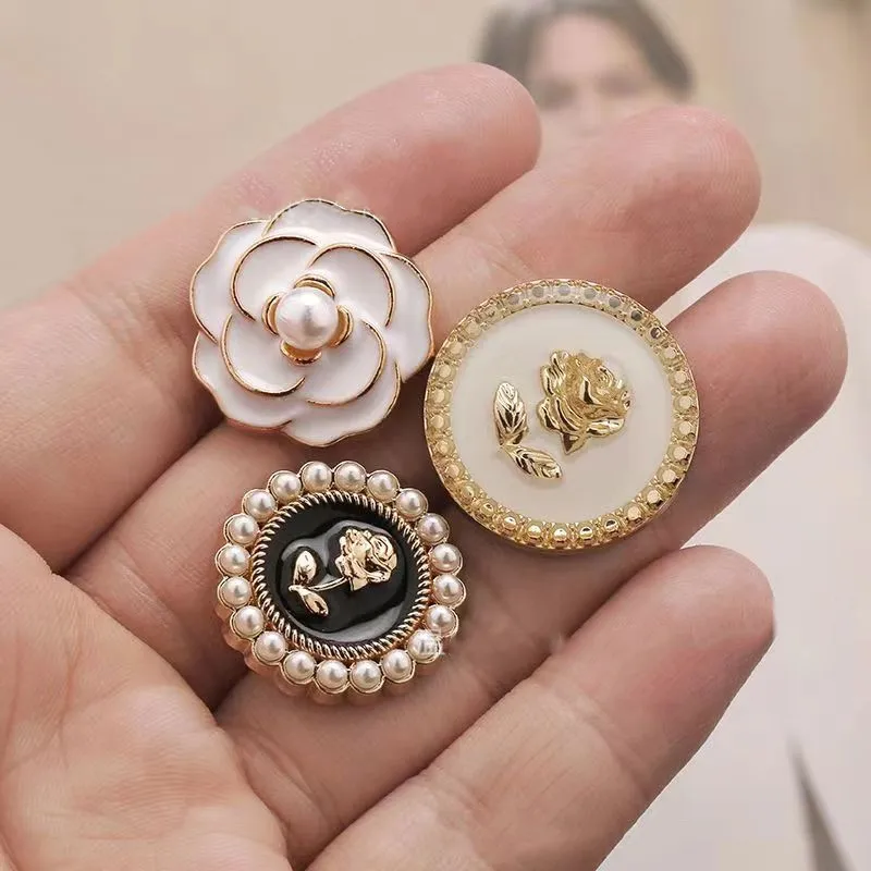 6PCS/Lot High-grade Pearl Small Fragrant Cashmere Coat Buckle Retro Metal Flower Decoration Button