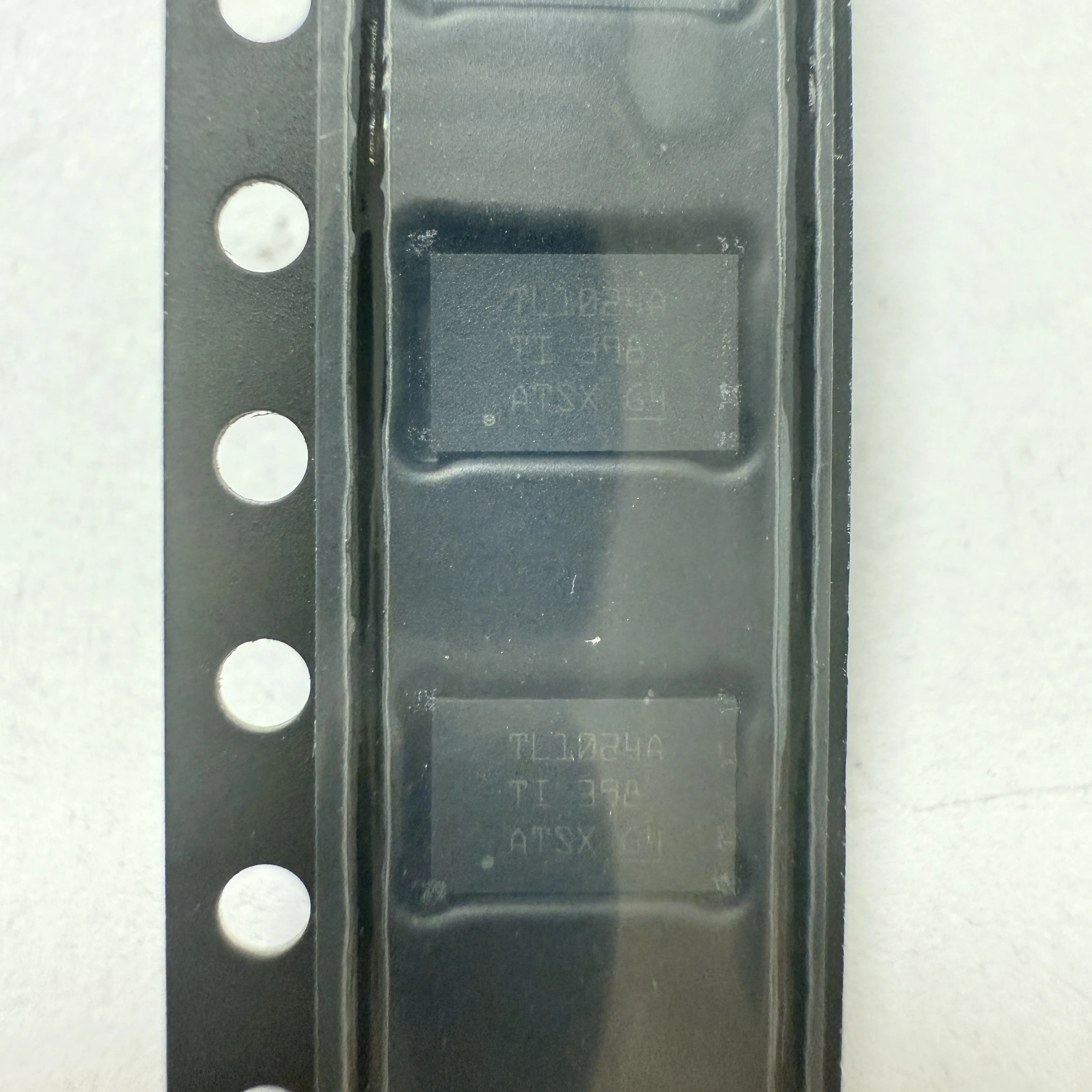 20PCS/LOT TLIN1024ARGYRQ1 (LIN Transceivers)