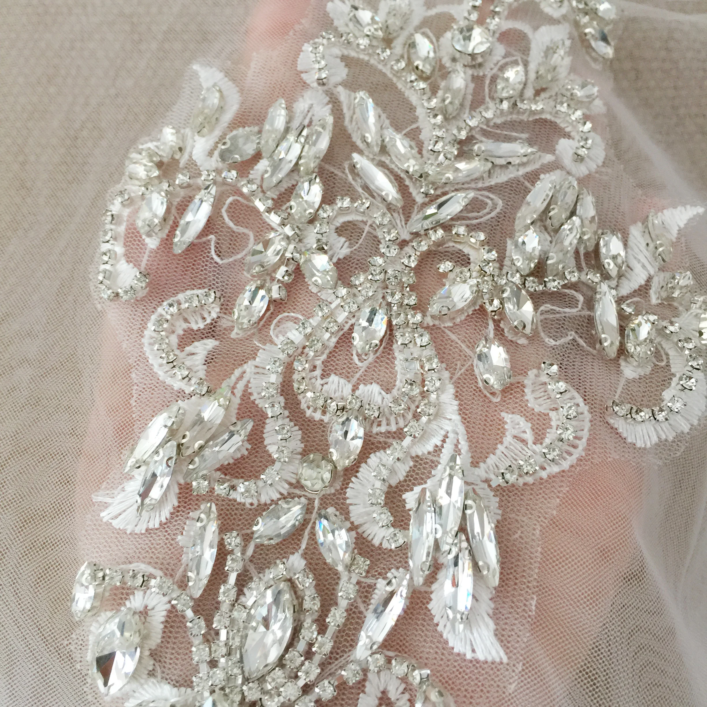 Kryształowe aplikacje Rhinestone, tiul Crystale koronki z koralikami kołnierz z koronkowym podkładem pasek do sukni ślubnej Bridal Cover Cape