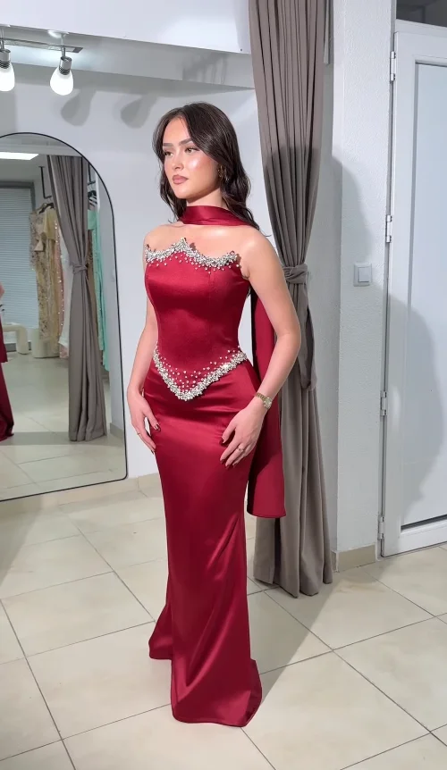 Noche árabe lujoso rojo sin tirantes vestidos de fiesta de noche para mujer sirena cuentas de satén vestidos de graduación abendkleider hochzeit