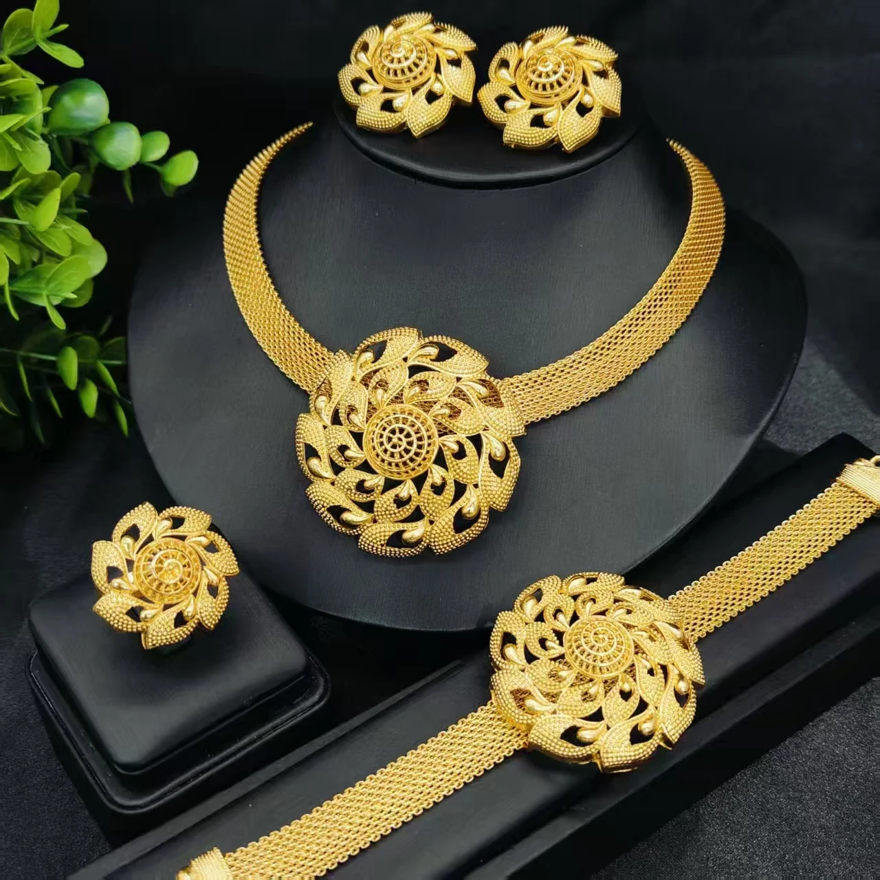 

4pcs Gilding Fashion Africa Necklace, Bracelet, Earrings, And Ring,For Brides Wedding Women's Party Jewelry Set