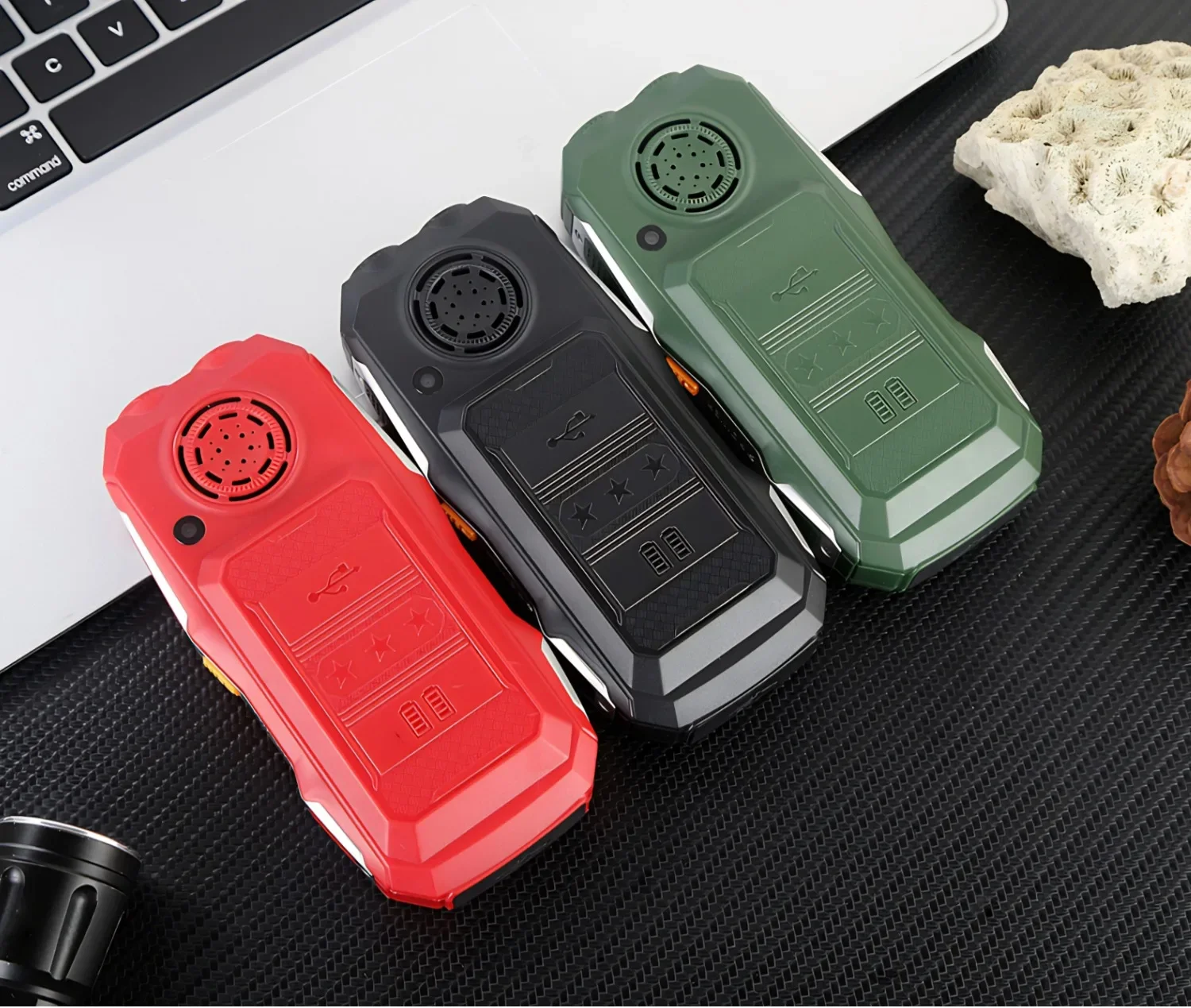 Tani, solidny telefon z dużą baterią, przyciskami, szybkim wybieraniem, 3 SIM, głośnym głośnikiem, dwoma latarkami, GSM 2G, dużym wyświetlaczem, wytrzymały telefon dla seniora.