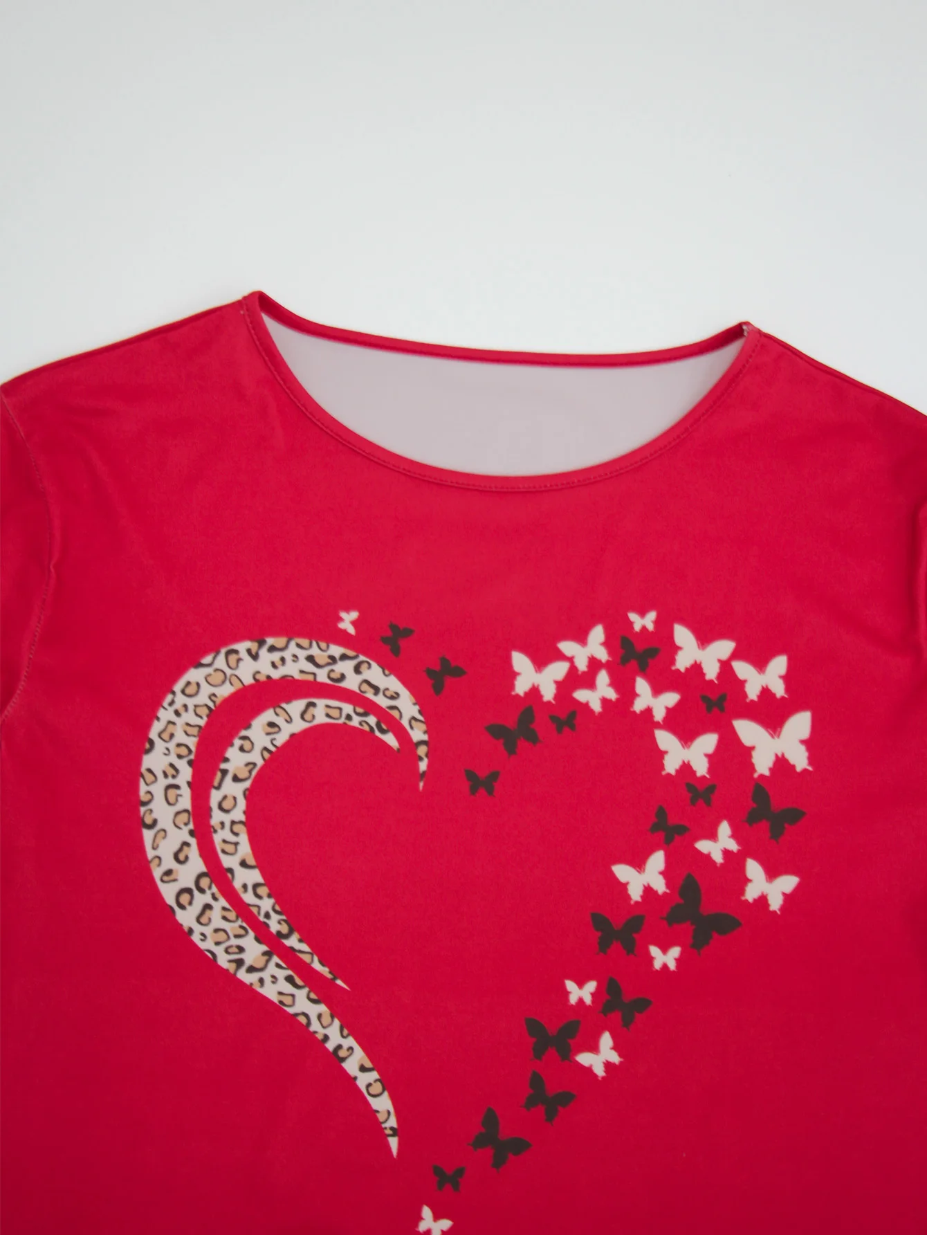 حجم كبير تي شيرت بأكمام قصيرة الربيع والصيف المرأة جولة الرقبة قصيرة الأكمام فضفاضة الحب تي شيرت أعلى