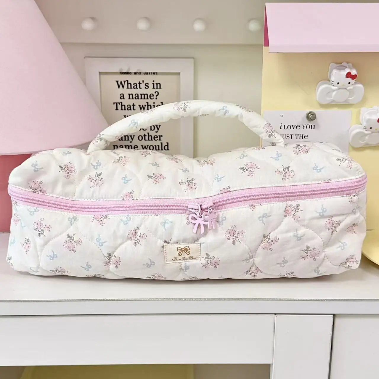 Niedliche gesteppte Blumen-Haartrockner-Tasche, Handtasche zur Aufbewahrung für Dyson, Lockenstab und Glätteisen Haarstyling-Werkzeuge – Detail 5