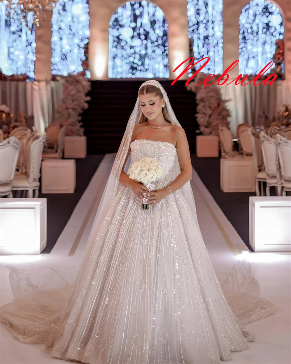 

Customized White Organza Wedding Dress Temperament Strapless Sleeveless Sequined Bridal Gowns Chapel Train Zipper Back Dress