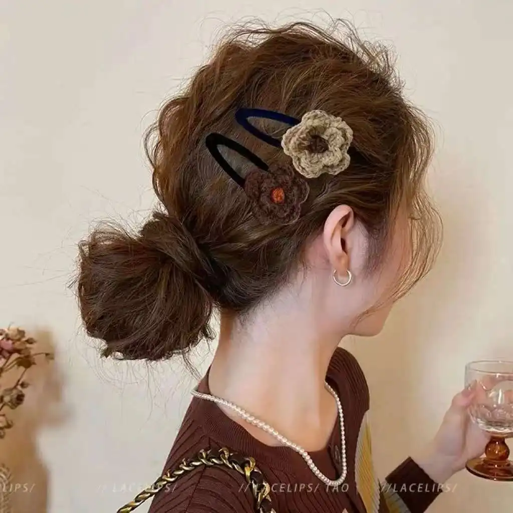 

2025 New Autumn And Winter Woolen Knitted Flower Hairpin High-End Bangs Clip Old Money Style Brown Flower Hairpin For Women