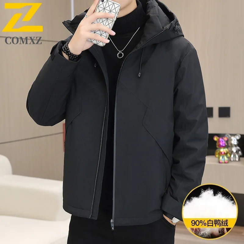 COMXZ الرجال الشتاء سترة 2025 جديد مقنعين ملابس العمل مقاوم للماء سميكة الدافئة مغامرة سترة منفوخة التزلج مقاومة البرد أسفل سترة