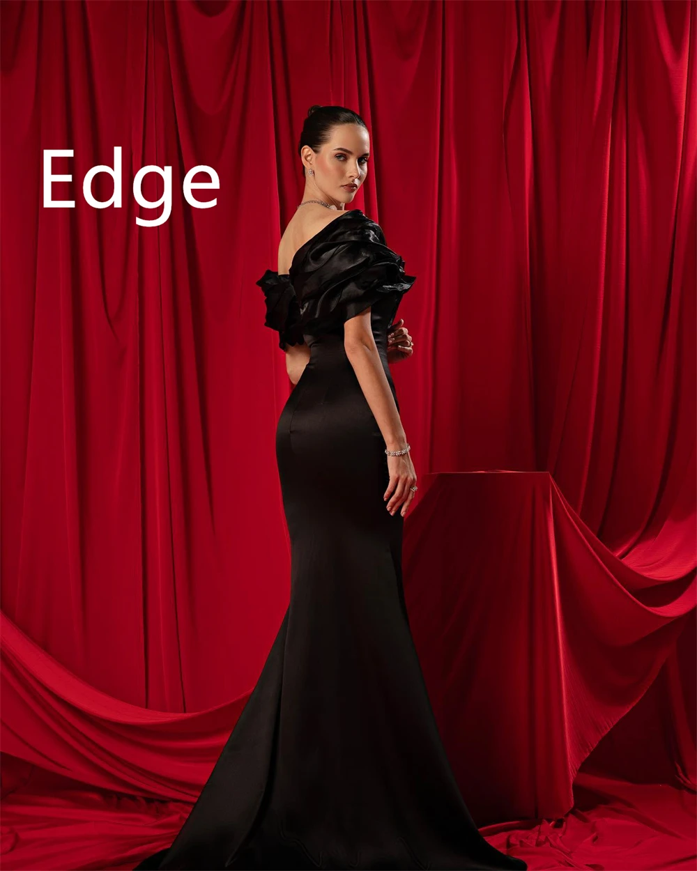 ชุดราตรีผ้าซาตินคุณภาพสูงแบบนางเงือกสั่งทำพิเศษ ชุดราตรีออกงานแบบเปิดไหล่ ดีไซน์หรูหรา สำหรับโอกาสพิเศษ