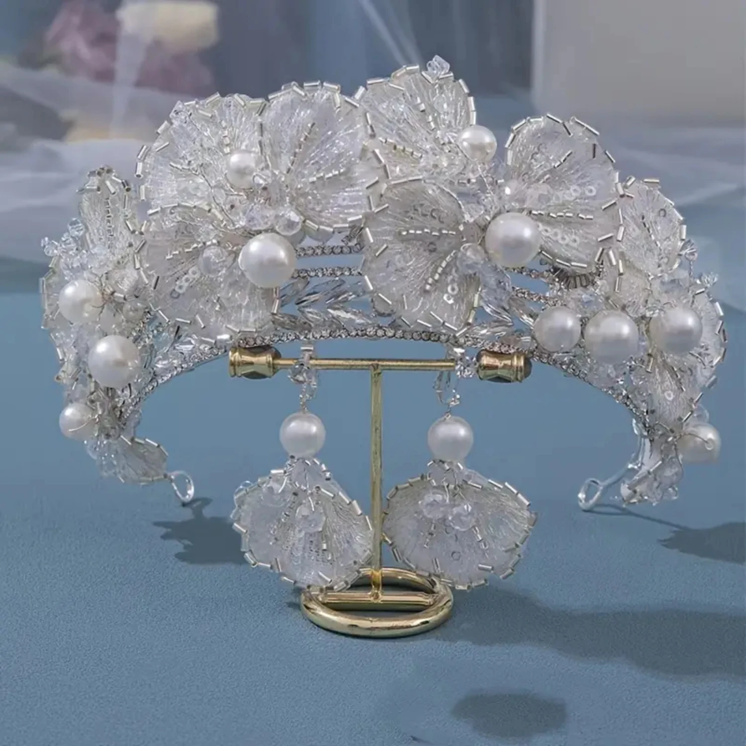 

Элегантная серебристая корона-тиара из искусственного жемчуга с прошитым дизайном лепестков для свадьбы и дня рождения, аксессуары для волос. Добавьте т