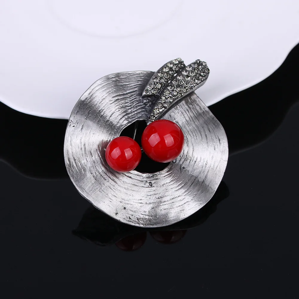 New Arrive Vintage Geometric Metal Brooch Imitation Pearl Rhinestone Brooches for Women Wedding Dress Jewelry Anniversary Gift