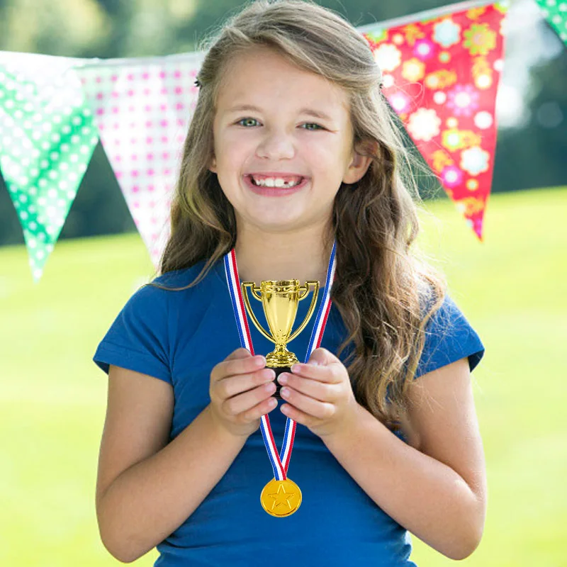 10 Stücke Kunststoff Gold Gewinner Medaillen Trophäe Kinder Spiel Sport Preis Auszeichnungen Spielzeug Für Kinder Geburtstag Party Gefälligkeiten Pinata Füllstoffe – Detail 11
