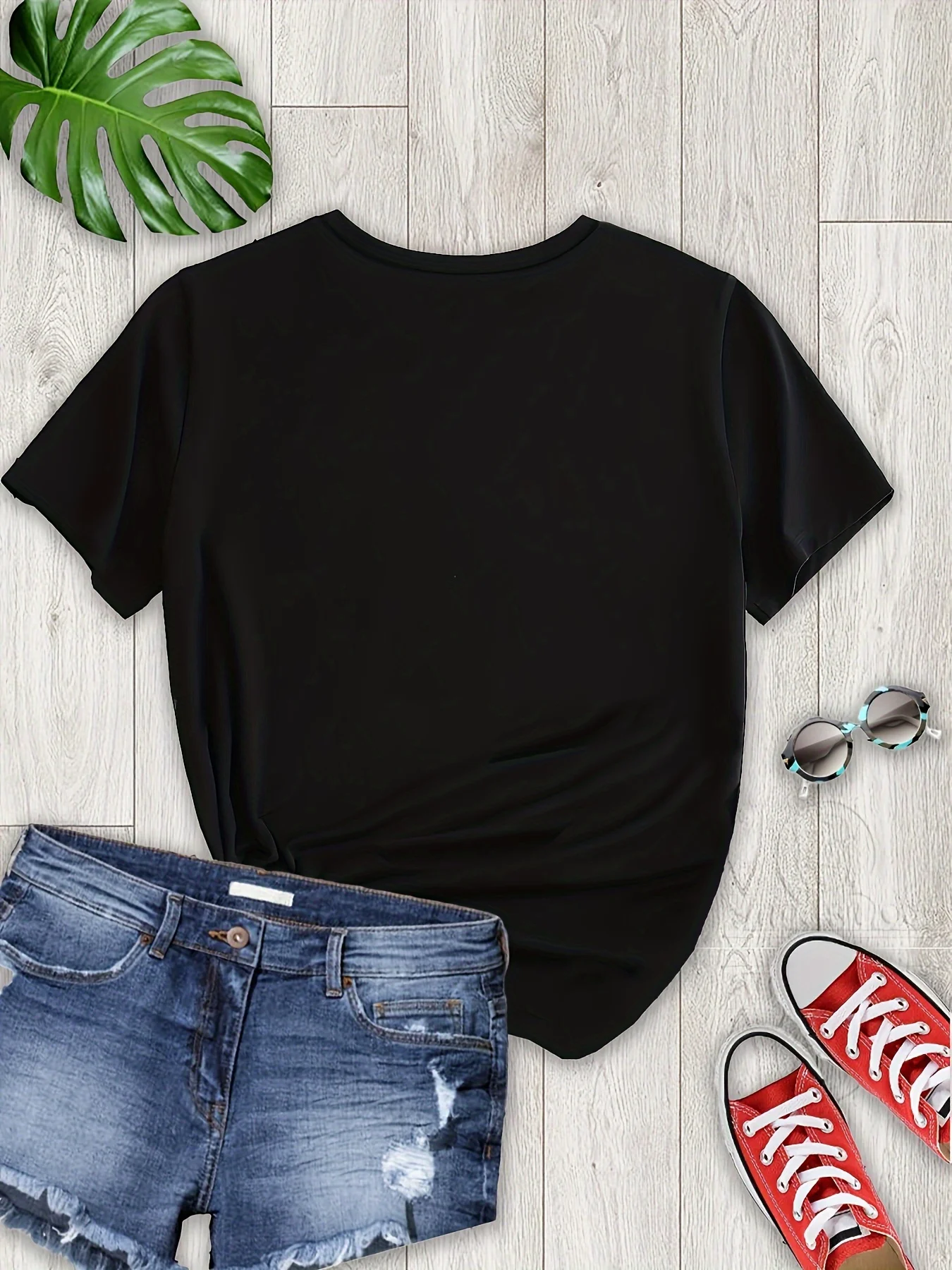 เสื้อยืดลำลองพิมพ์ลายผีเสื้อ ผ้าโพลีเอสเตอร์ผสมคอกลมแขนสั้นสำหรับผู้หญิง ทรงพอดีตัวทุกฤดูกาล ผ้าถัก