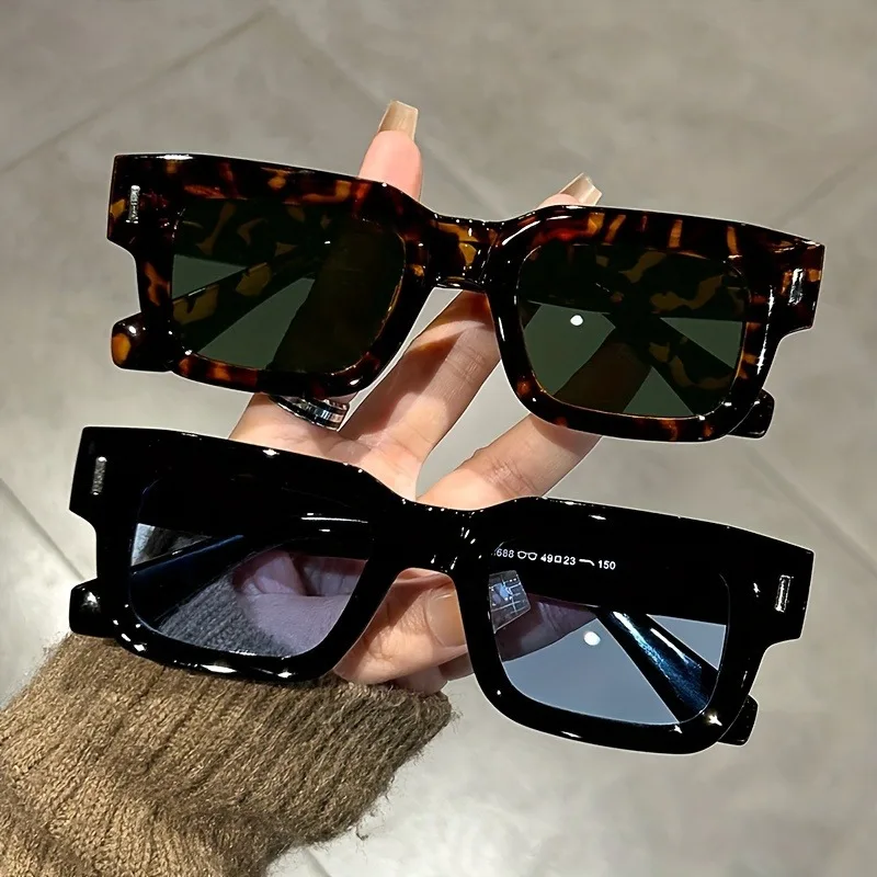 Gafas de sol rectangulares de lujo para mujer y hombre, lentes de sol informales de diseñador de marca a la moda, gafas de plástico para exteriores