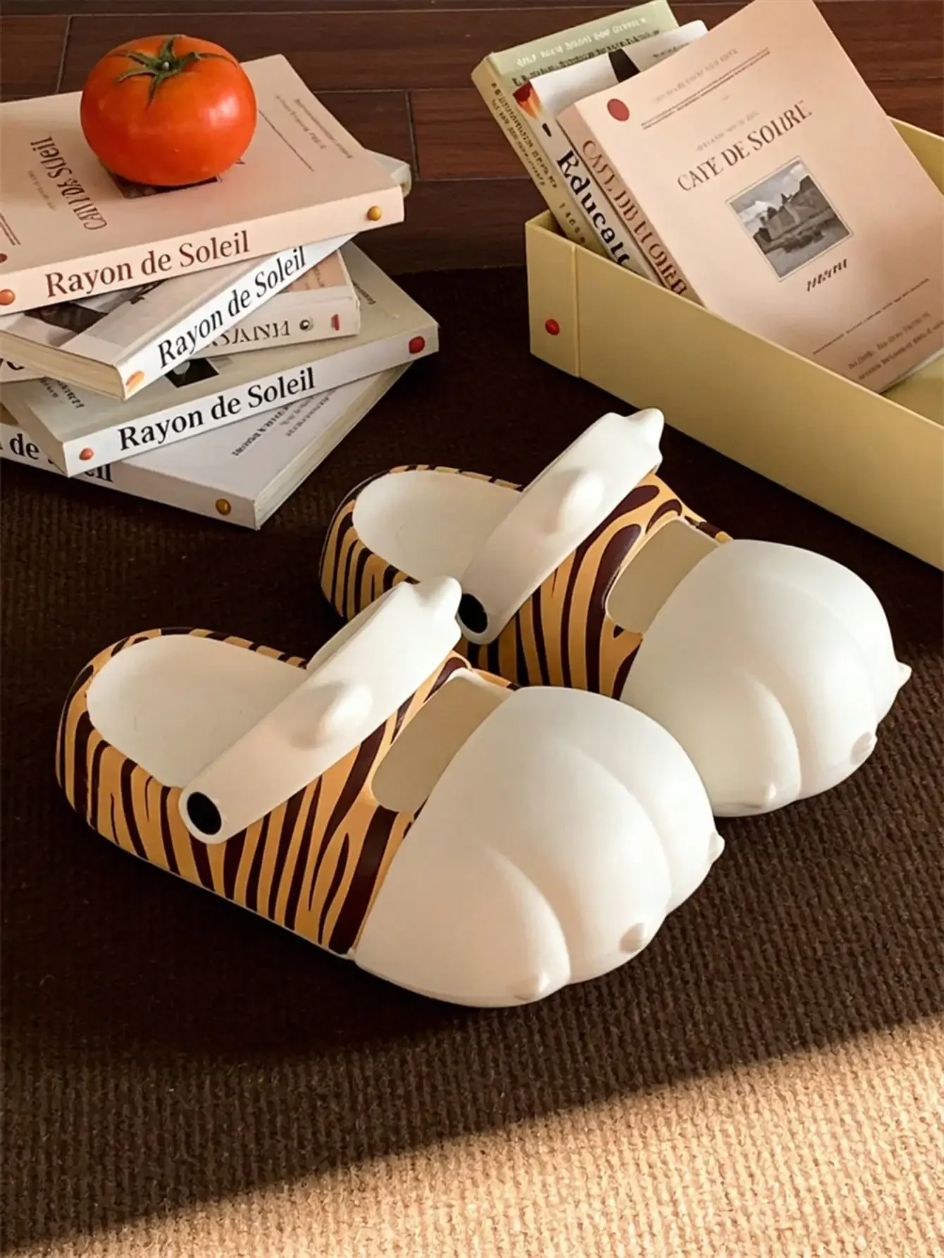 Sommer Neue Plateau-Pantoletten für Damen, modische, weiche EVA-Pantoletten mit Farbblockierung und geschlossener Zehenpartie, Outdoor-Strandschuhe, Katzen-Tabby-Muster – Detail 8