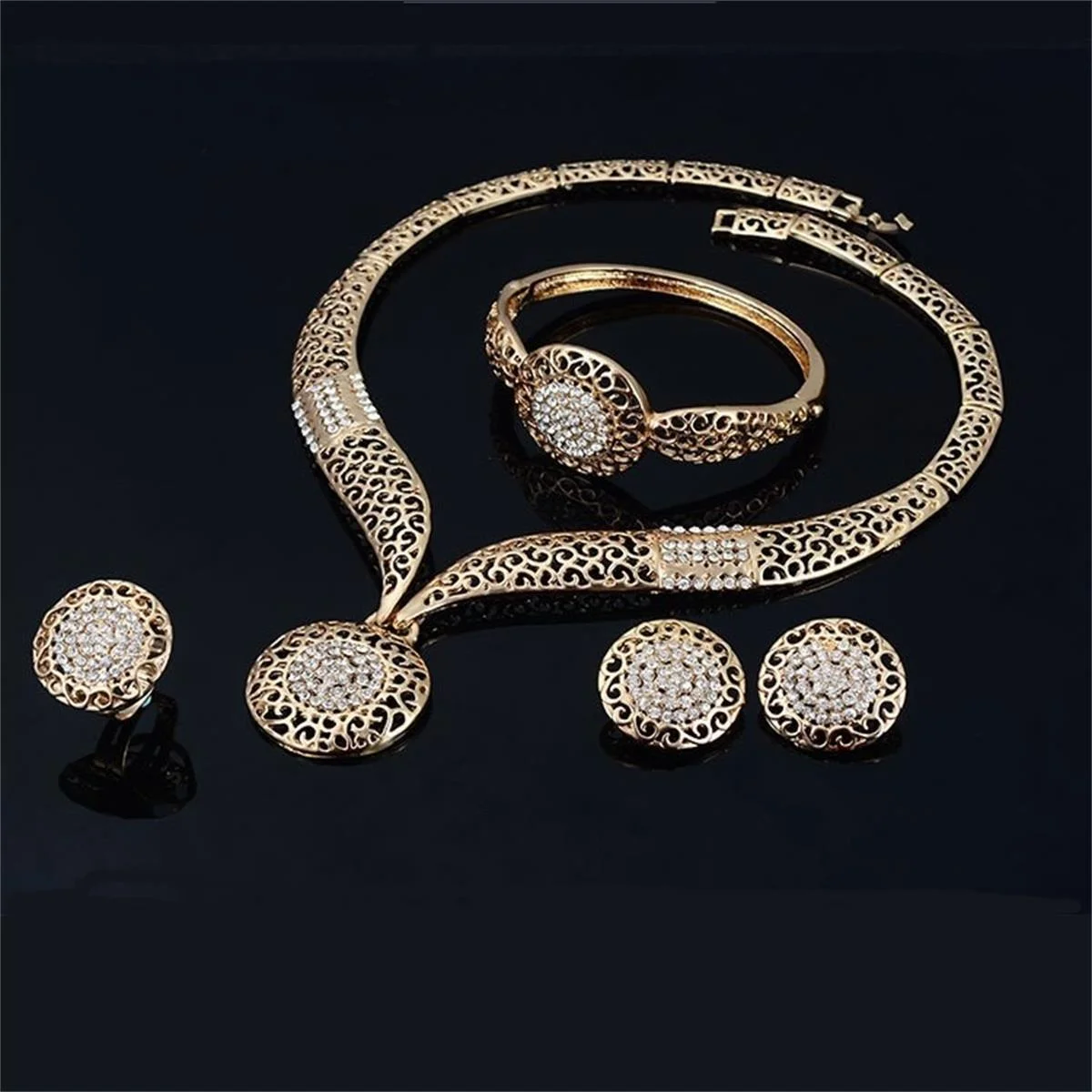 

Retro fashion diamond-studded circular necklace, earrings, ring and bracelet set - a complete jewelry collection. Wife's Gift