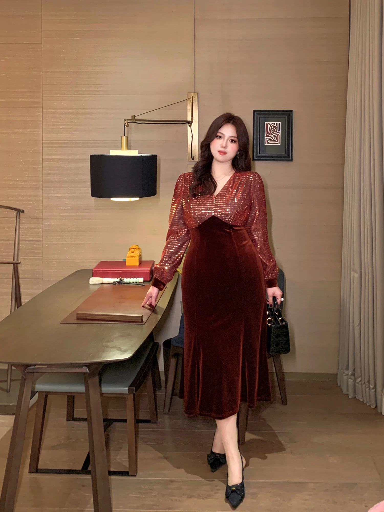 Sukienka balowa GLEC plus size z aksamitnymi wstawkami, trenem typu rybi ogon, francuskim dekoltem w serek, długim rękawem i wysoką talią dla kobiet.