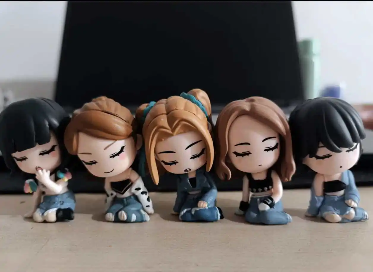 

New Product In Stock Korean Girl Group Shoulder To Shoulder Blind Box Handmade Toy Desktop Ornament Surprise Gift For Fans