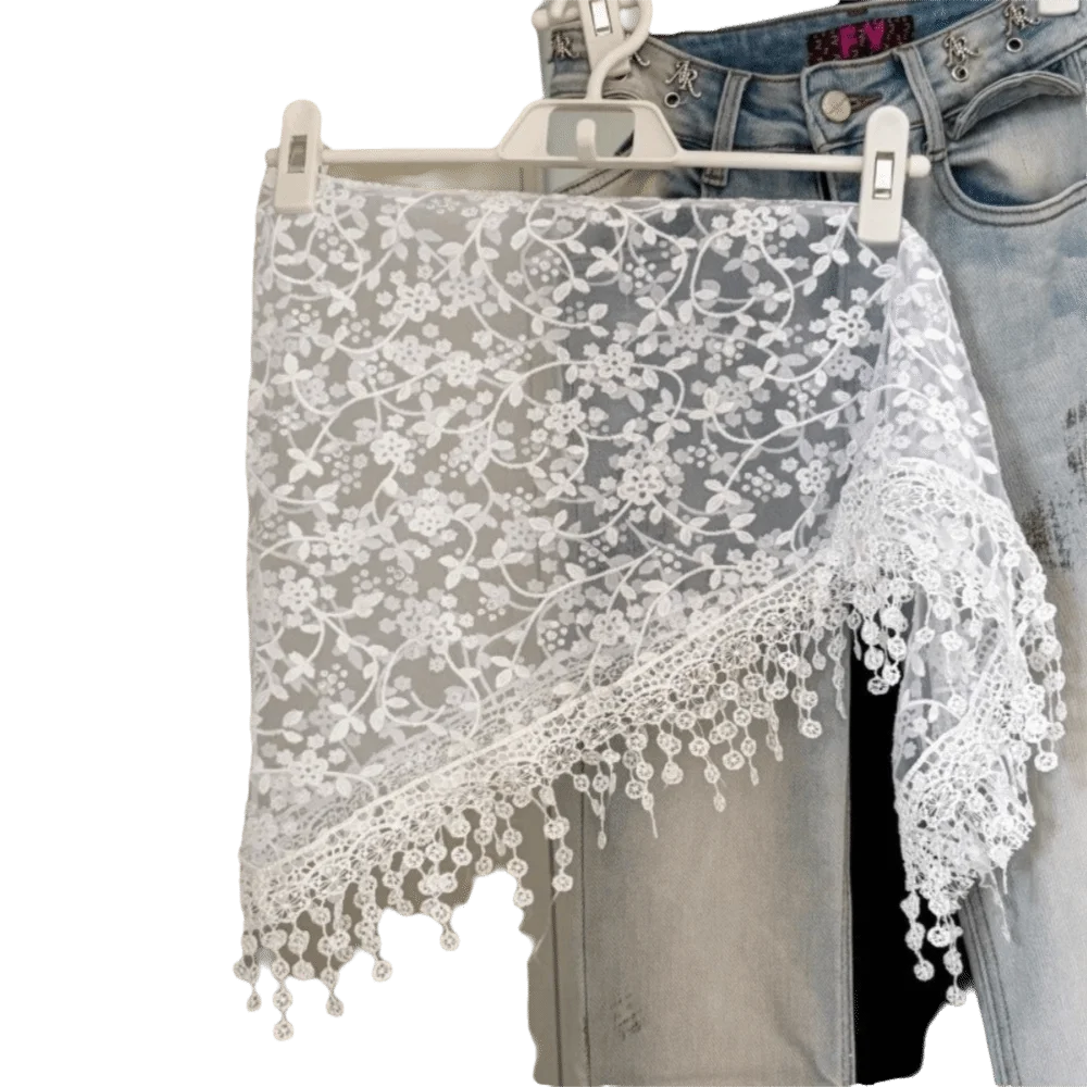 Aksesoris Rok Musim Panas: Rok Slim Fit, Kerudung Segitiga, Apron, Rok Lilit, dengan Detail Renda, Celana Jeans Berlubang, dan Dekorasi Triangular