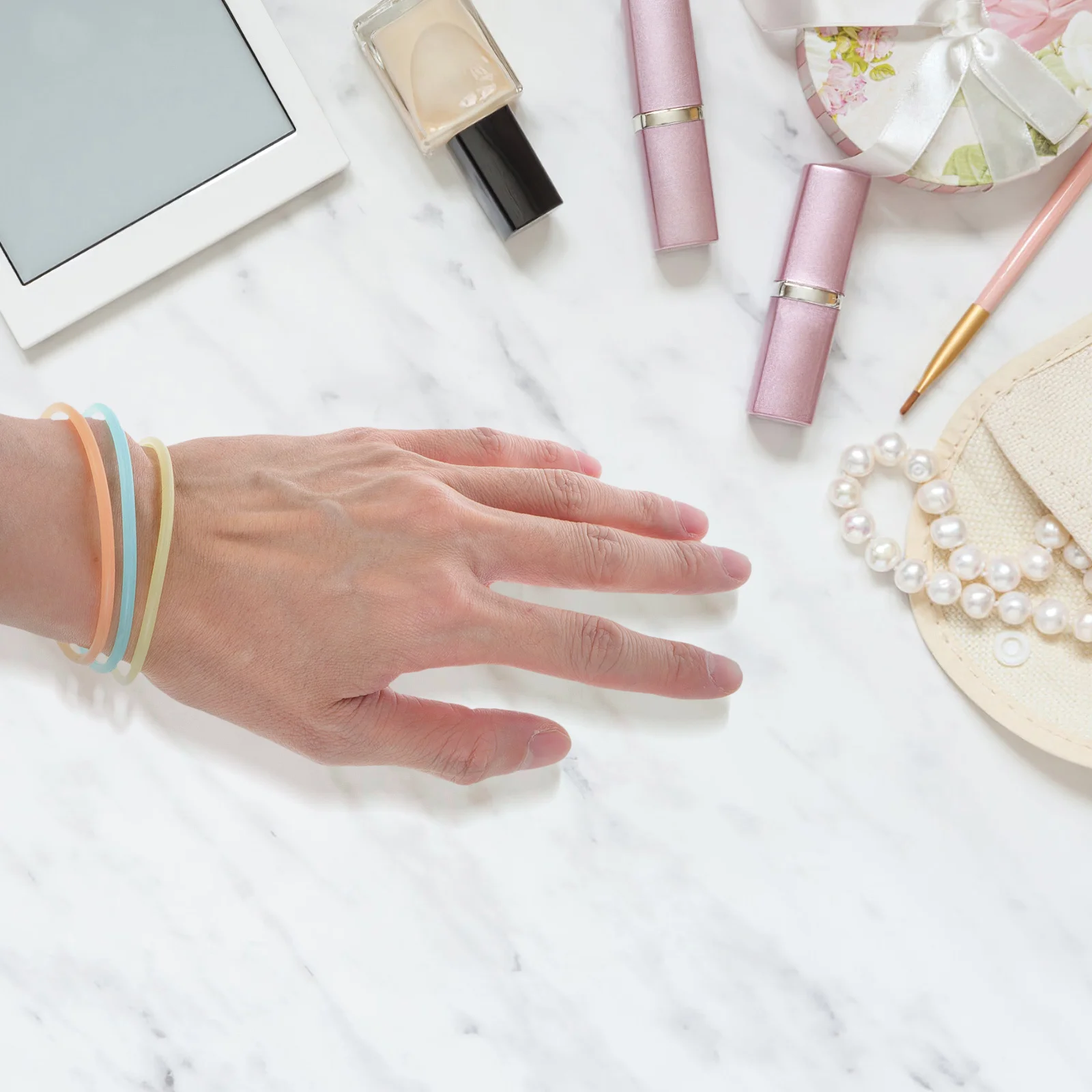 

50pcs Night Glow Silicone Jelly Bracelets Luminous Elastic Hair Ties For Party Carnival Kids Birthday Outdoor Games Fun