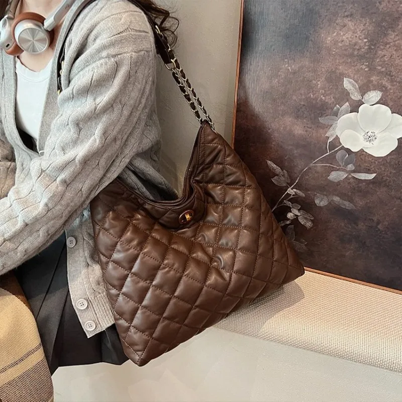 

Chain Link Strap Shoulder Bag For Women Metallic Handbag Glamorous Accent For Night Out And Dinner Date Ensemble