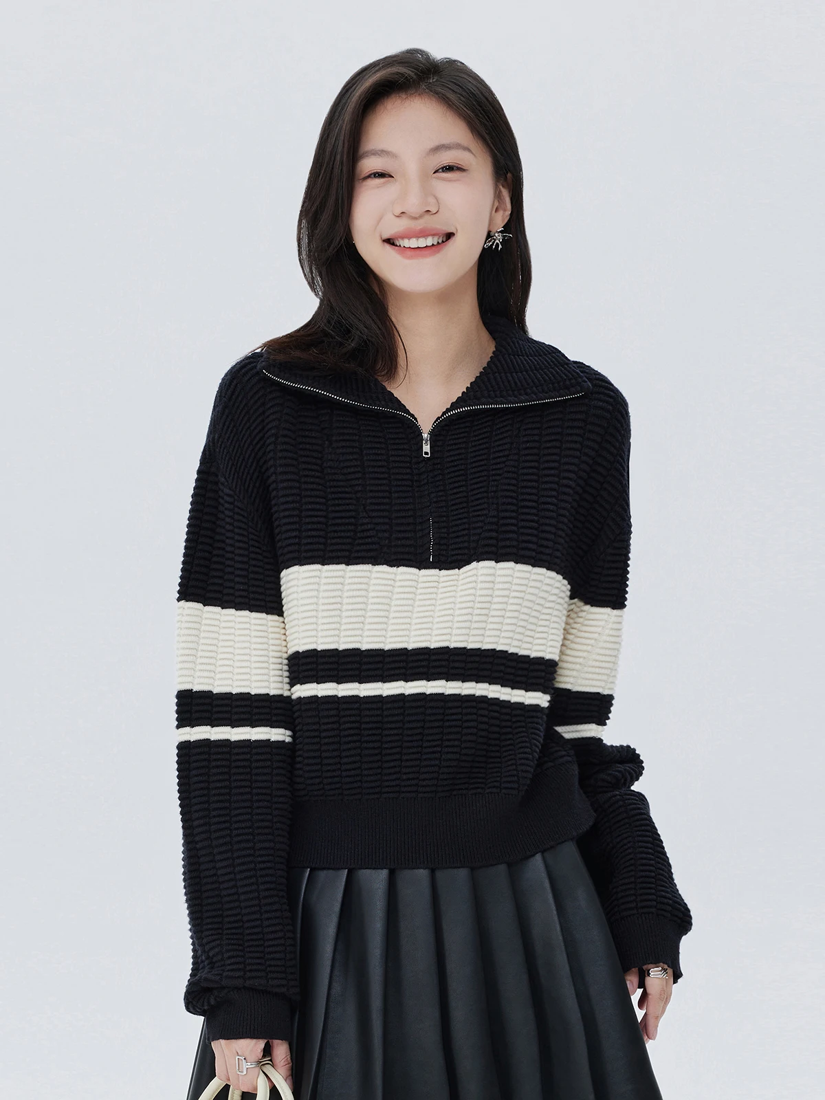 

Весенне-осенний новый женский свитер, модный пригородный воротник, черно-белый полосатый свободный вязаный свитер