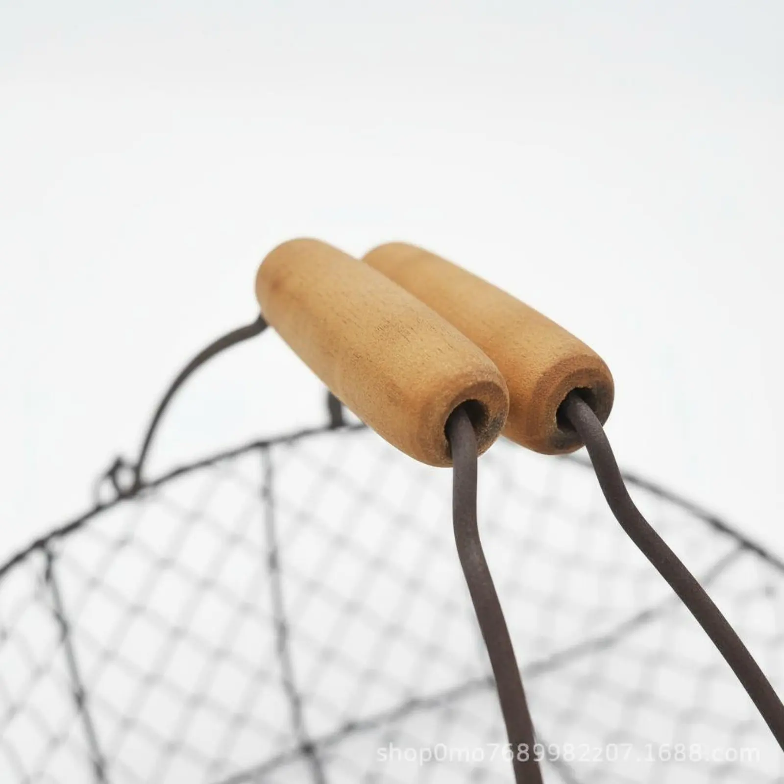 

Metal Wire Bird's Basket Portable Metal Mesh Basket with Wooden Handles Rustic Fruit Display Bowl Versatile for Outdoor Camping