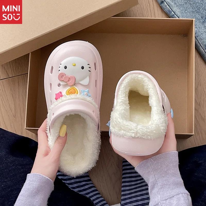 Miniso 2025 كروكس نسائي من القطيفة، قباقيب منصة شتوية مع بطانة غامضة وتعزيز الارتفاع