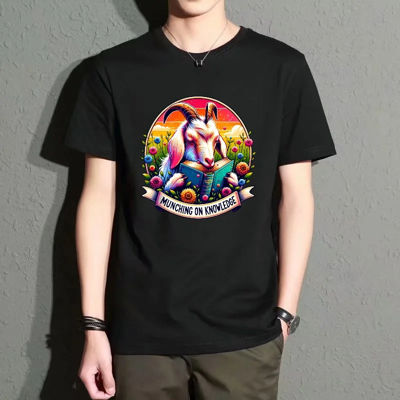 Camiseta negra de manga corta con cuello redondo para hombre con divertido estampado de cabra leyendo, estilo retro, informal, moderna y versátil para el día a día, cómoda y transpirable