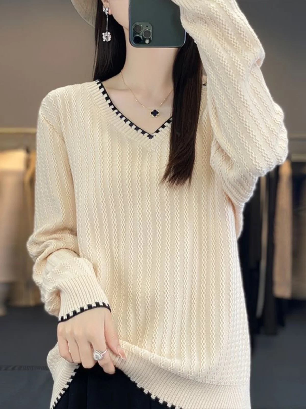 

Вязаный свитер с V-образным вырезом для похудения, свободный крой, скрывающий живот, корейская версия, с длинными рукавами, для осени и зимы