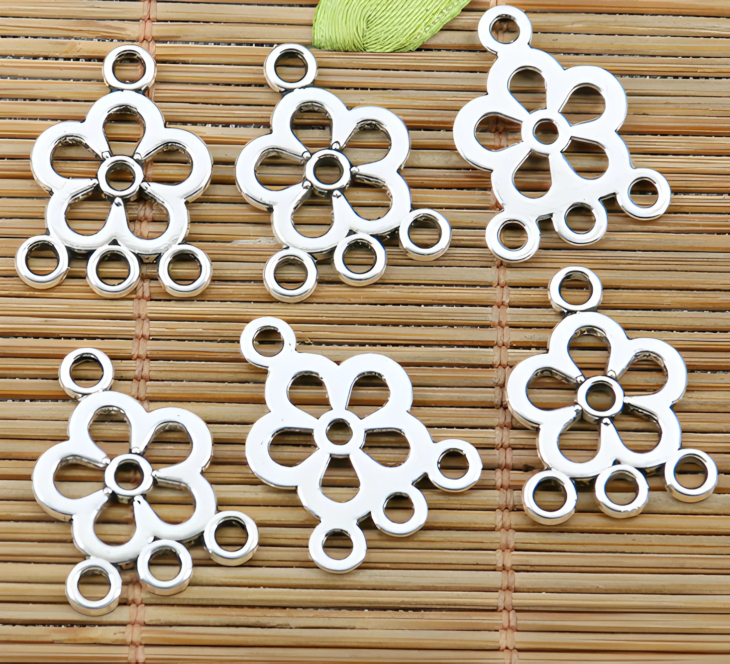 

20pcs 22*16mm Alloy matel tibetan silver 2sided hollow flower connector HWEF2202